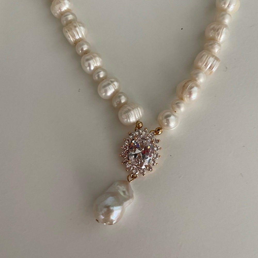 Ettika Pearl Necklace with Pendant, Gold contrast - New - Picture 4 of 5